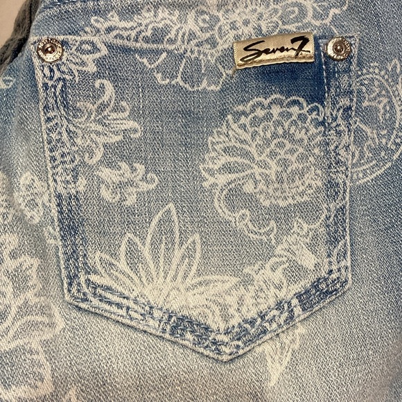Seven7 Floral Light Wash Denim Shorts Silver Accents 7" inseam size 4 11198 - Picture 5 of 8